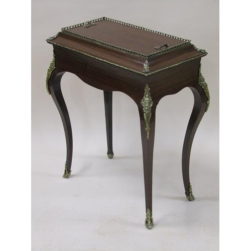 2053 - A 19c French style mahogany ormolu mounted jardinière stand with lift off cover on tapering cabriole... 