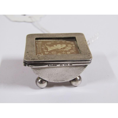 1509 - Silver stamp trough on four ball feet