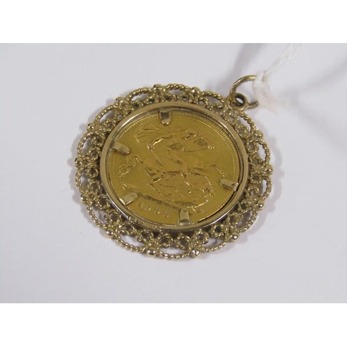 1515 - Victorian gold half sovereign 1900 in 9ct gold pendant mount