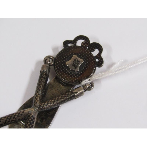 1524 - Late 19c Niello decorated pendant watch with a lapel clasp, overall 12cm l