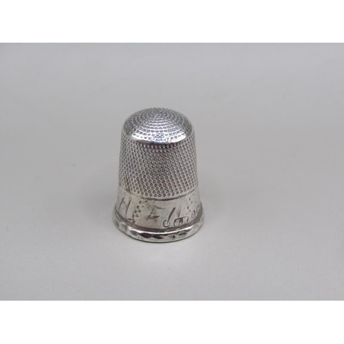 1527 - Late 19c silver thimble in original velvet box