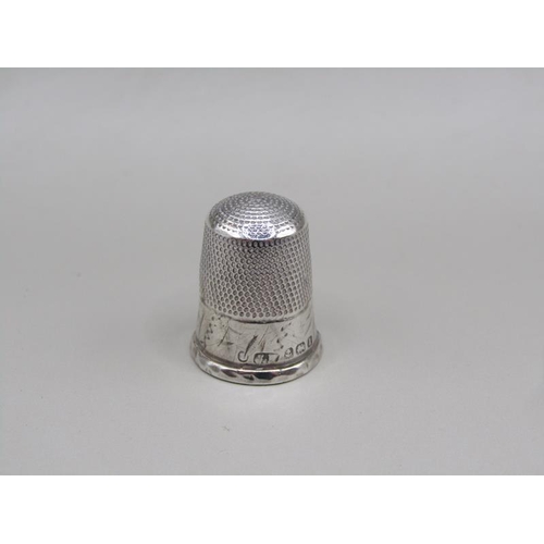 1527 - Late 19c silver thimble in original velvet box