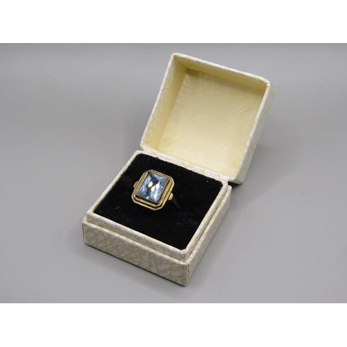 1607 - Gold aquamarine set ring size m1/2