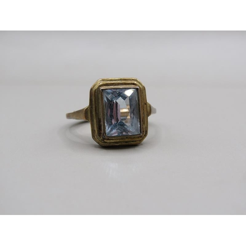 1607 - Gold aquamarine set ring size m1/2