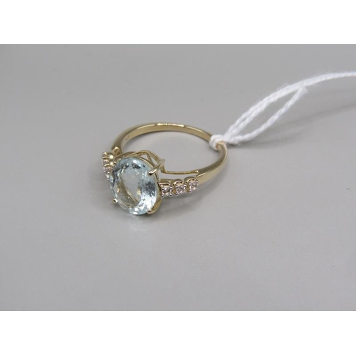 1657 - Gold aquamarine set ring, size P 1/2