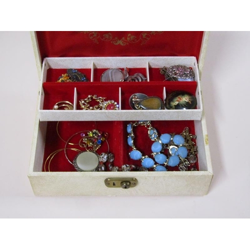 1707 - Jewel box and contents