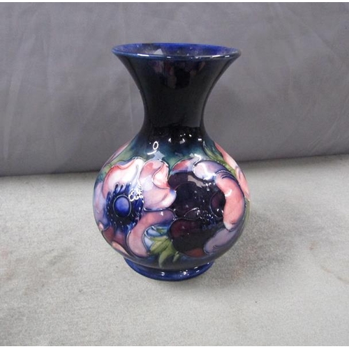 1855 - Mid 20c Moorcroft anemone vase, 15.5cm h