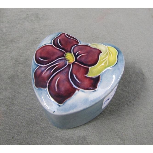 1858 - Moorcroft heart shaped trinket box and cover, 7cm w