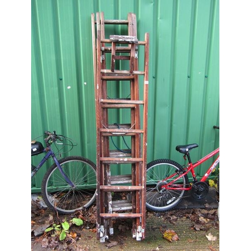 1010 - WOODEN LADDERS