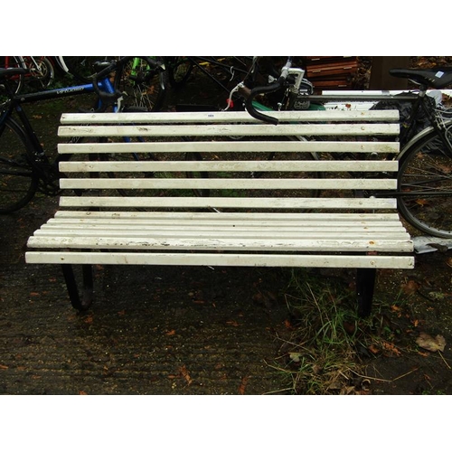 1031 - WHITE SLATTED GARDEN BENCH