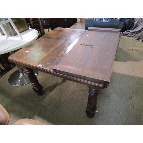 717 - OAK EXTENDING DINING TABLE