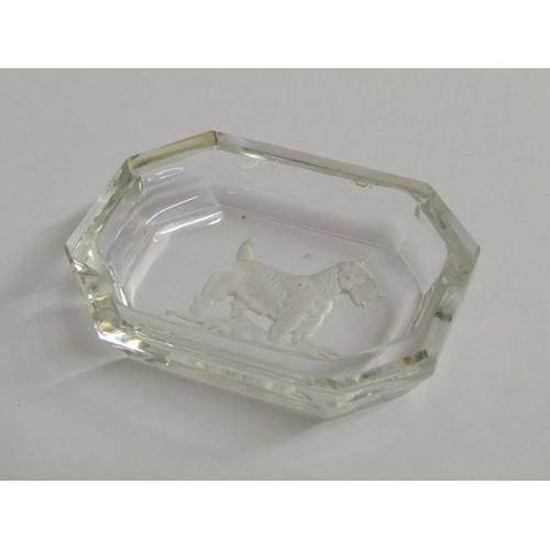 1523 - Two Scottie dog engraved small clear glass dishes, each 7cm w.