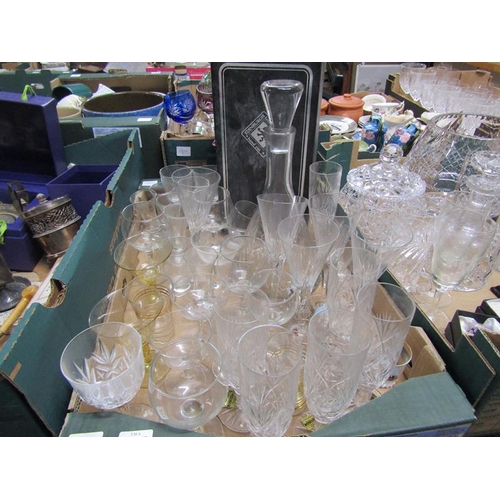 237 - BOX OF CRYSTAL AND OTHER GLASSWARE TO INCL EDINBURGH