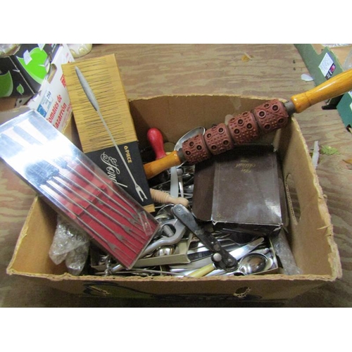 257 - BOX OF MISC TO INCL CUTLERY