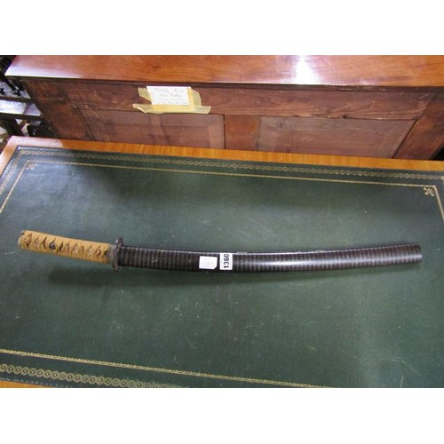 1360 - Japanese sword in sheath, 75cms l