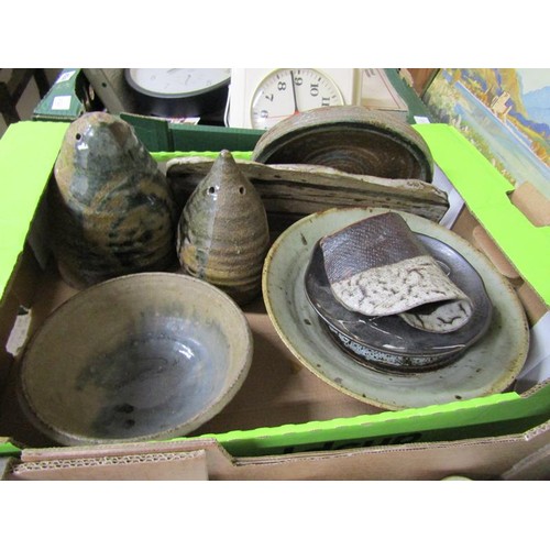 422 - BOX OF MIXED STUDIO POTTERY