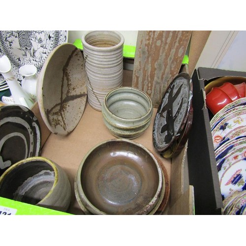 431 - BOX OF STUDIO POTTERY