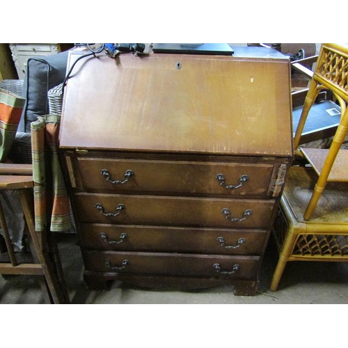 526 - WALNUT AND MAGHOANY BUREAU