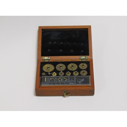 1546 - BOX SET OF CHEMICAL BALANCE WEIGHTS BY L GERTLING OF LONDON