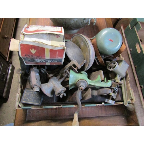 545 - BOX OF MIXED METALWARE