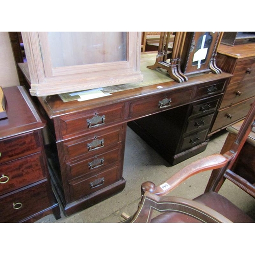 561 - VICTORIAN MAHOGANY LEATHER TOP DESK