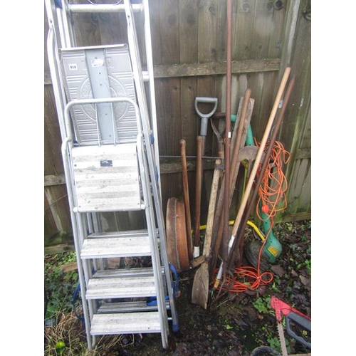 910 - STEP LADDERS AND GARDEN TOOLS