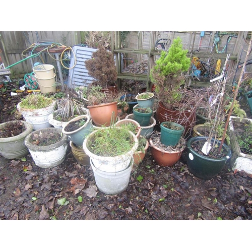 911 - LARGE COLLECTION OF ROUND GARDEN POTS