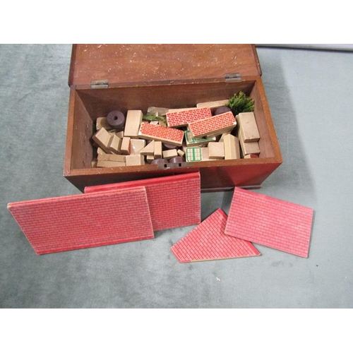 1358 - EARLY 20c MAHOGANY BOXED BUILDING BLOCK CONSTRUCTION SET