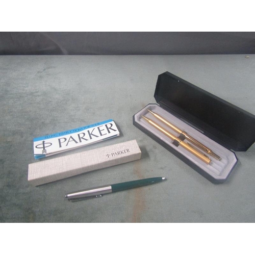 1581 - PARKER PEN IN BOX; PEN SET