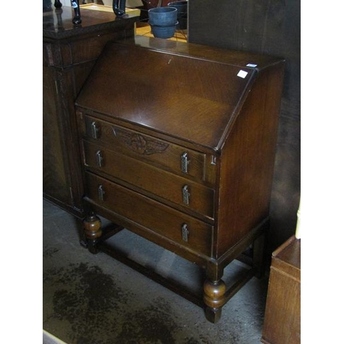 570 - 1930s OAK BUREAU