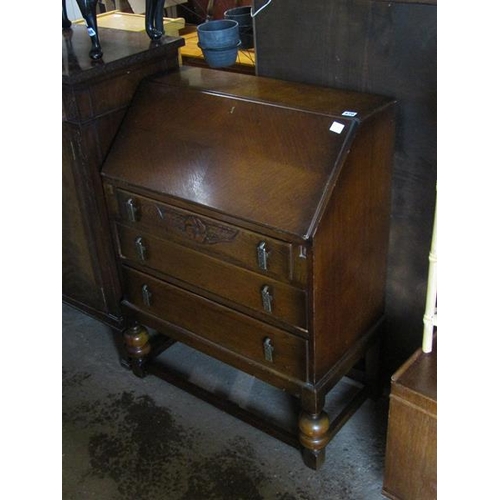 570 - 1930s OAK BUREAU