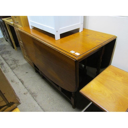 577 - 1930s OAK GATELEG TABLE