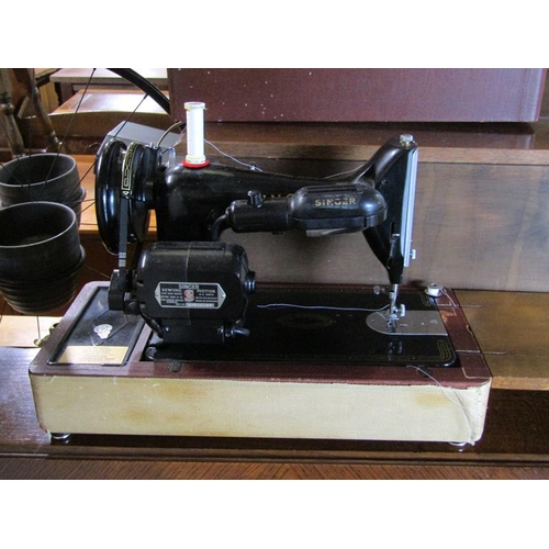 569 - VINTAGE SEWING MACHINE