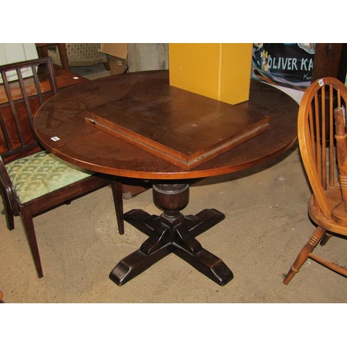 684 - OLD CHARM OAK EXTENDING DINING TABLE