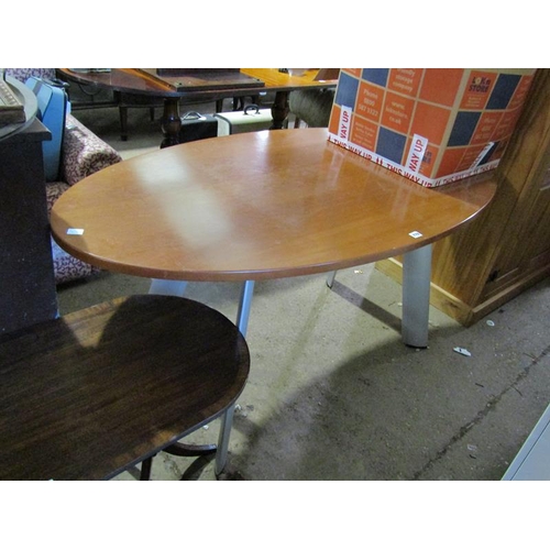 779 - OVAL DINING TABLE