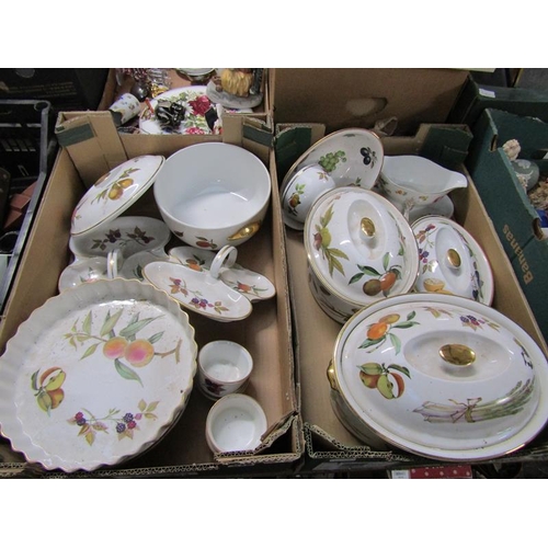 216 - BOX; MIXED CERAMICS TO INC SYLVAC