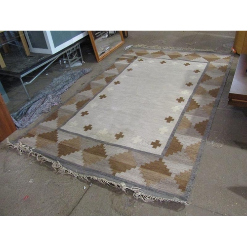 712 - BROWN & BEIGE RUG