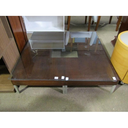 913 - SQUARE LOW COFFEE TABLE