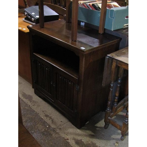 587 - OLD CHARM OAK CUPBOARD