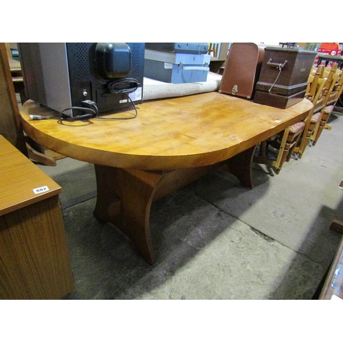 880 - LARGE TABLE