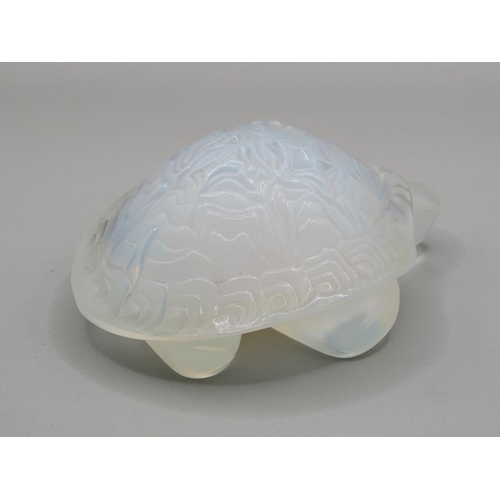 1247 - LALIQUE OPALESCENT GLASS TORTOISE, SIGNED 'LALIQUE FRANCE' ON BASE, 7.5CM L