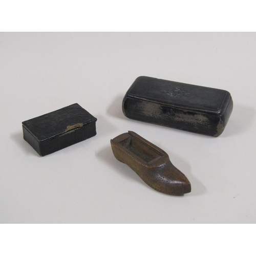 1266 - 19c CARVED WOODEN SHOESNUFF - LID MISSING AND TWO PAPIER MACHE SNUFF BOXES