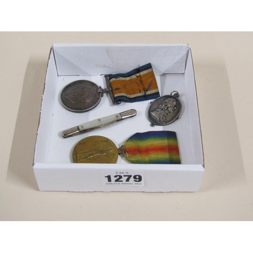 1279 - TWO WWI SERVICE MEDALS; OVAL SILVER MEDAL WITH PORTRAIT OF CHIARLES II; POCKET KNIFE