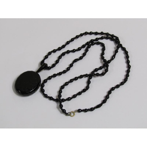 1302 - JEWEL BOX AND CONTENTS TO INCL BLACK JET NECKLACE