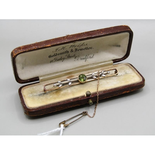 1339 - GOLD PERIDOT SEED PEARL SET BAR BROOCH