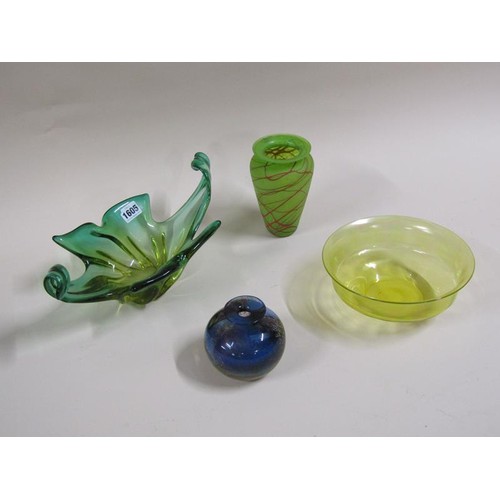 1605 - COLLECTION OF ART GLASS TO INCL IRRIDESCENT VASE, ISLE OF WIGHT VASE, 16CM H