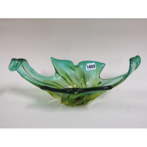 1605 - COLLECTION OF ART GLASS TO INCL IRRIDESCENT VASE, ISLE OF WIGHT VASE, 16CM H