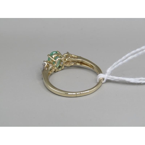 1385 - GOLD COLUMBIA EMERALD RING SIZE P 1/2