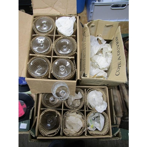 480 - BOX OF MIXED GLASSWARE