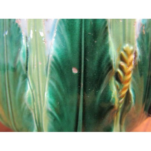 1606 - VICTORIAN MAJOLICA WHEATSHEAF VASE, 18CM H